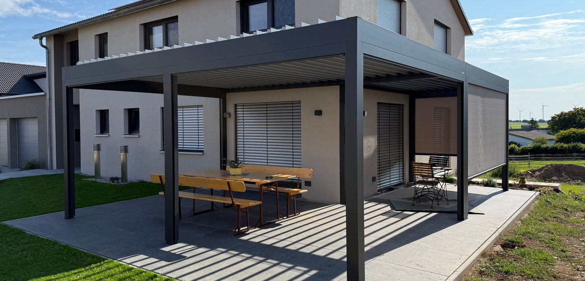 Lamellendach über Hauseck