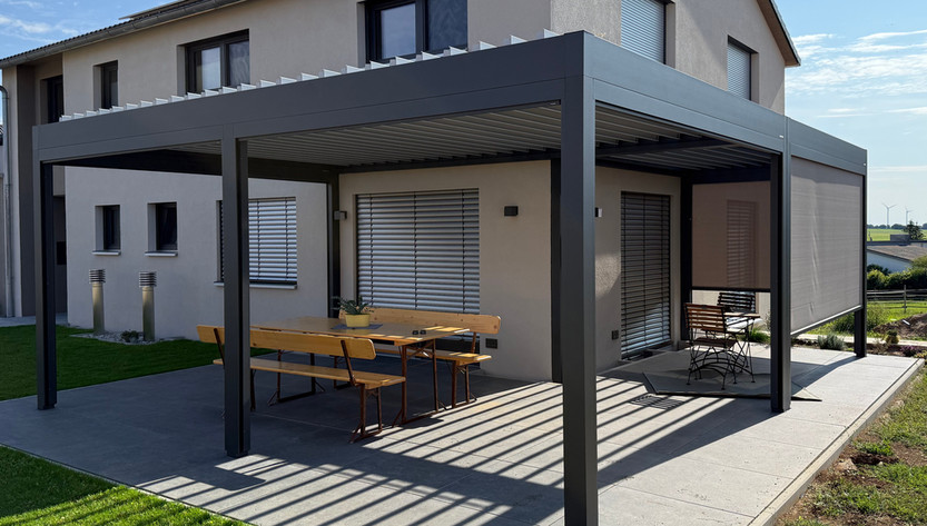 Lamellendach über Hauseck